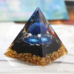 Orgonite Pirâmide Lápis Lazúli e Obsidiana Negra – Equilibrium