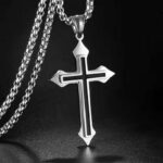 Colar com Crucifixo Masculino – Peregrino