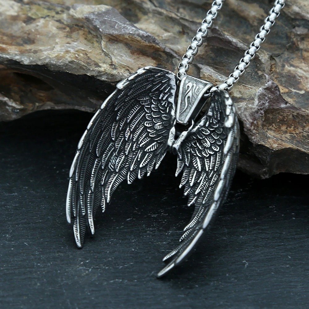 colar-com-pingente-de-asas-nobrestilo_03