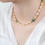 Colar Pérolas de Água Doce e Quartzo Verde – Encanto Riviera