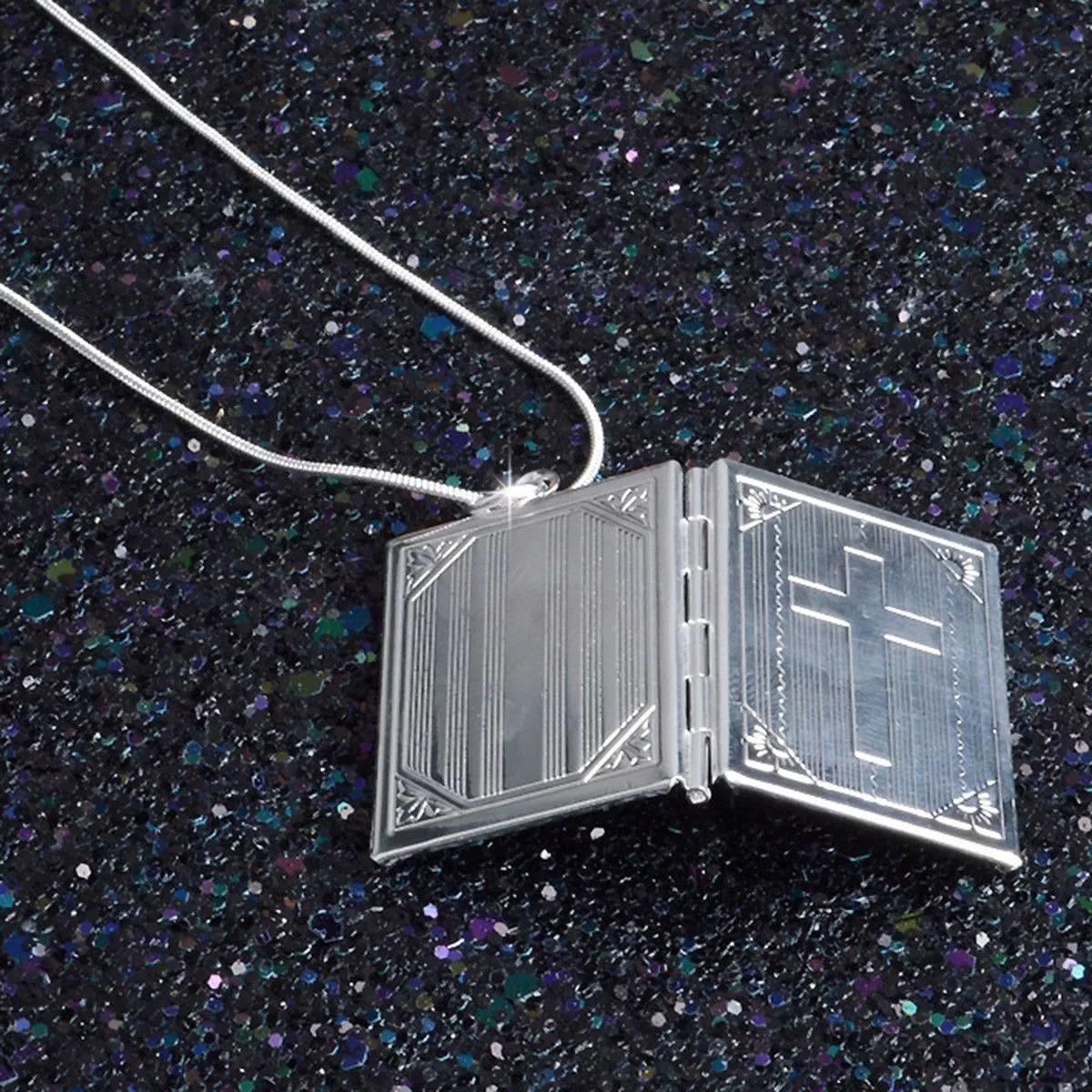 Colar_Biblia_Sagrada_prata_05