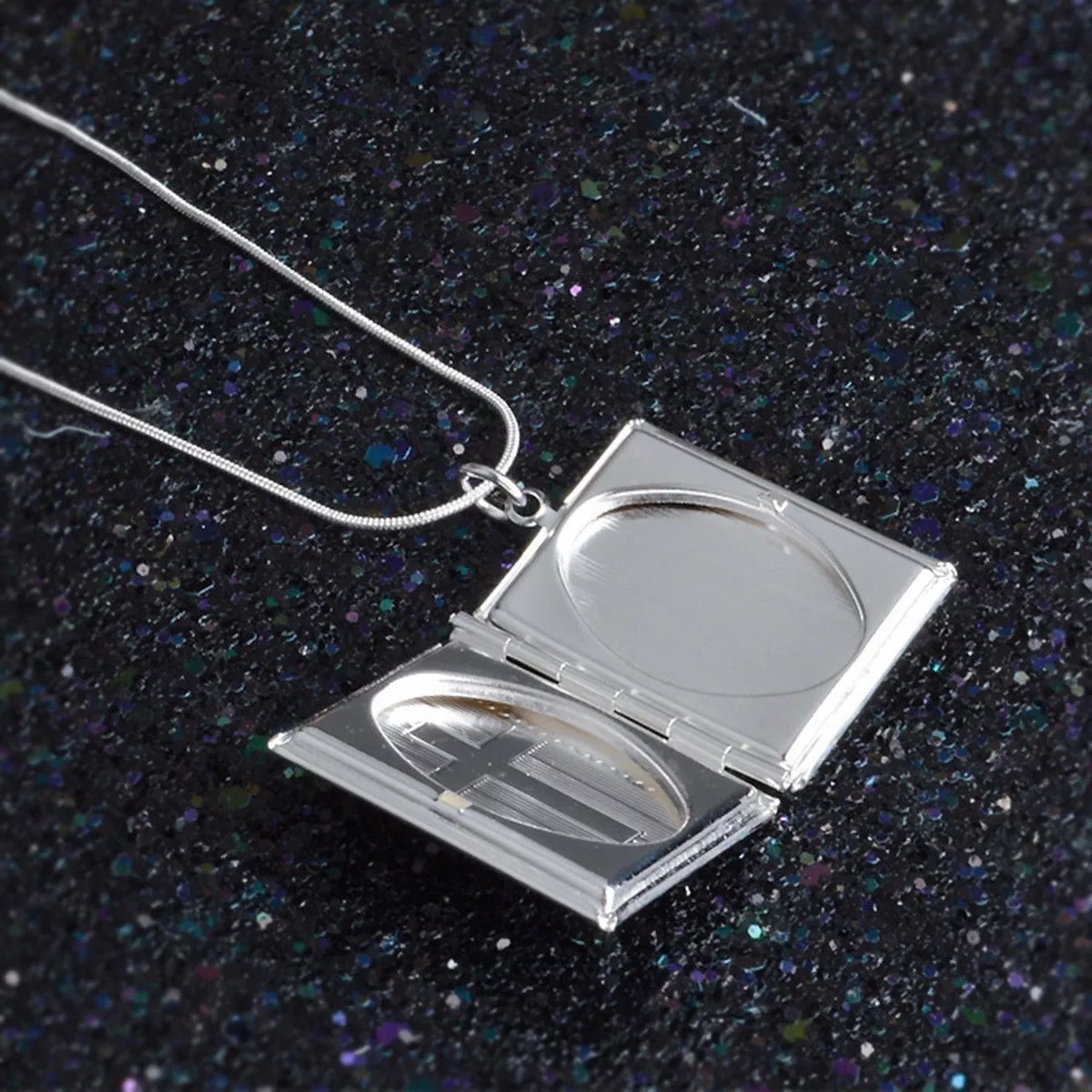 Colar_Biblia_Sagrada_prata_06