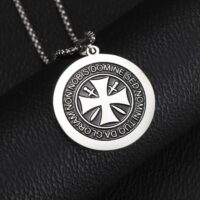 Colar Masculino com Medalhão e Oração em Latim – Domine