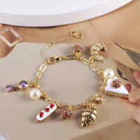 Pulseira Banhada a Ouro com Berloques de Luxo – Confeitaria