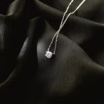 Colar Feminino Ponto de Luz – Essential