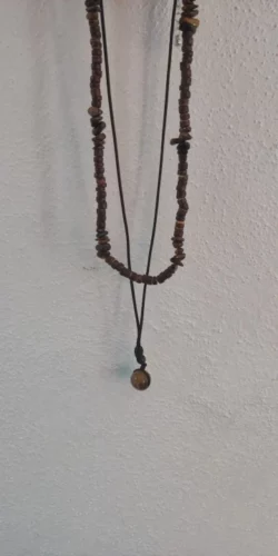 Conjunto de Colares com Contas de Madeira e Pedra Olho de Tigre – Adventurous photo review