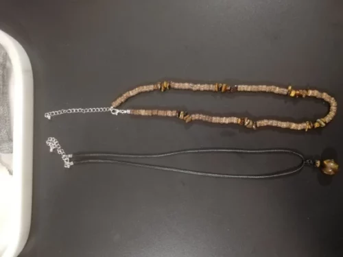 Conjunto de Colares com Contas de Madeira e Pedra Olho de Tigre – Adventurous photo review