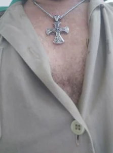 Colar Masculino com Crucifixo em Aço Inoxidável – Saint Cruz photo review