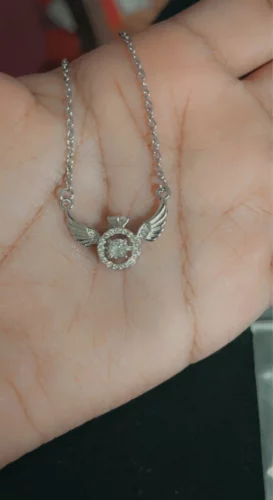 Colar Feminino Asas de Anjo – Enchanting Crystal photo review