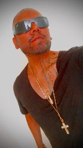 Colar com Crucifixo Masculino Banhado a Ouro 18K – Fé Dourada photo review