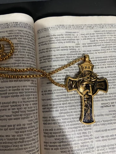Corrente com Crucifixo Banhado a Ouro 18k – INRI photo review
