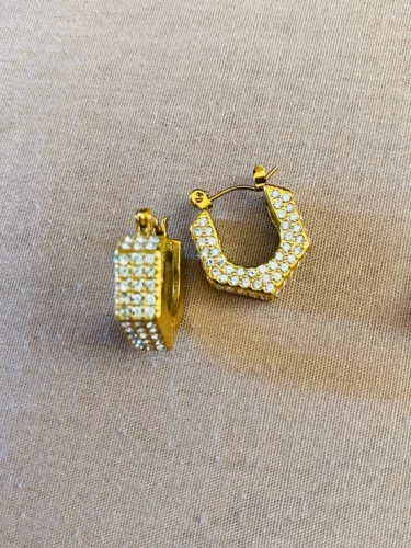 Brinco Cravejado Banhado a Ouro 18k – Radiant Gold photo review