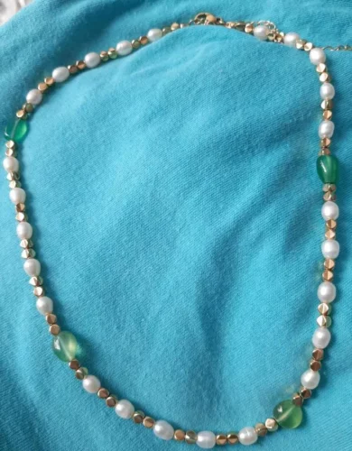 Colar Pérolas de Água Doce e Quartzo Verde – Encanto Riviera photo review