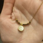 Click to view full screen Colar Dourado Fashion – Smiley Face photo review